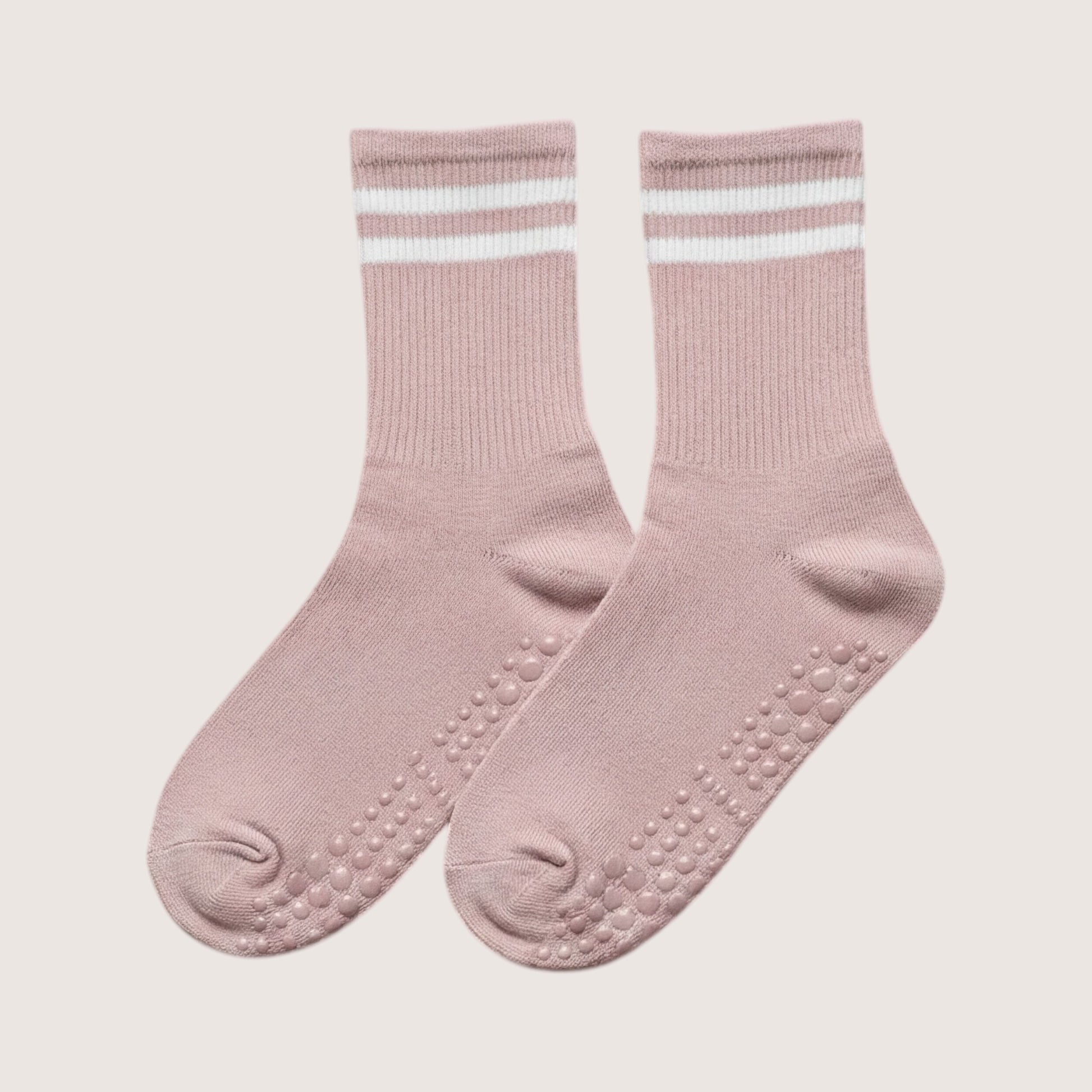 rosa halksockor med vit rand på beige bakgrund